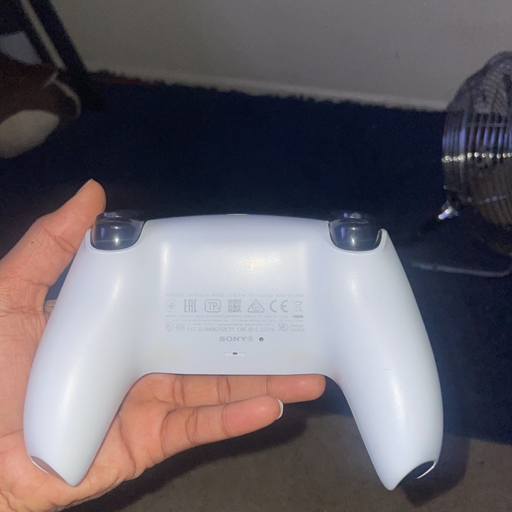 Ps5 controller - Picture 2 of 2